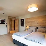 Bergloft 360 Mit Sauna Und Fitness Апартаменты *